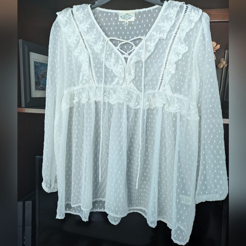Like New! Cream Lace trim top sz XL by Henna